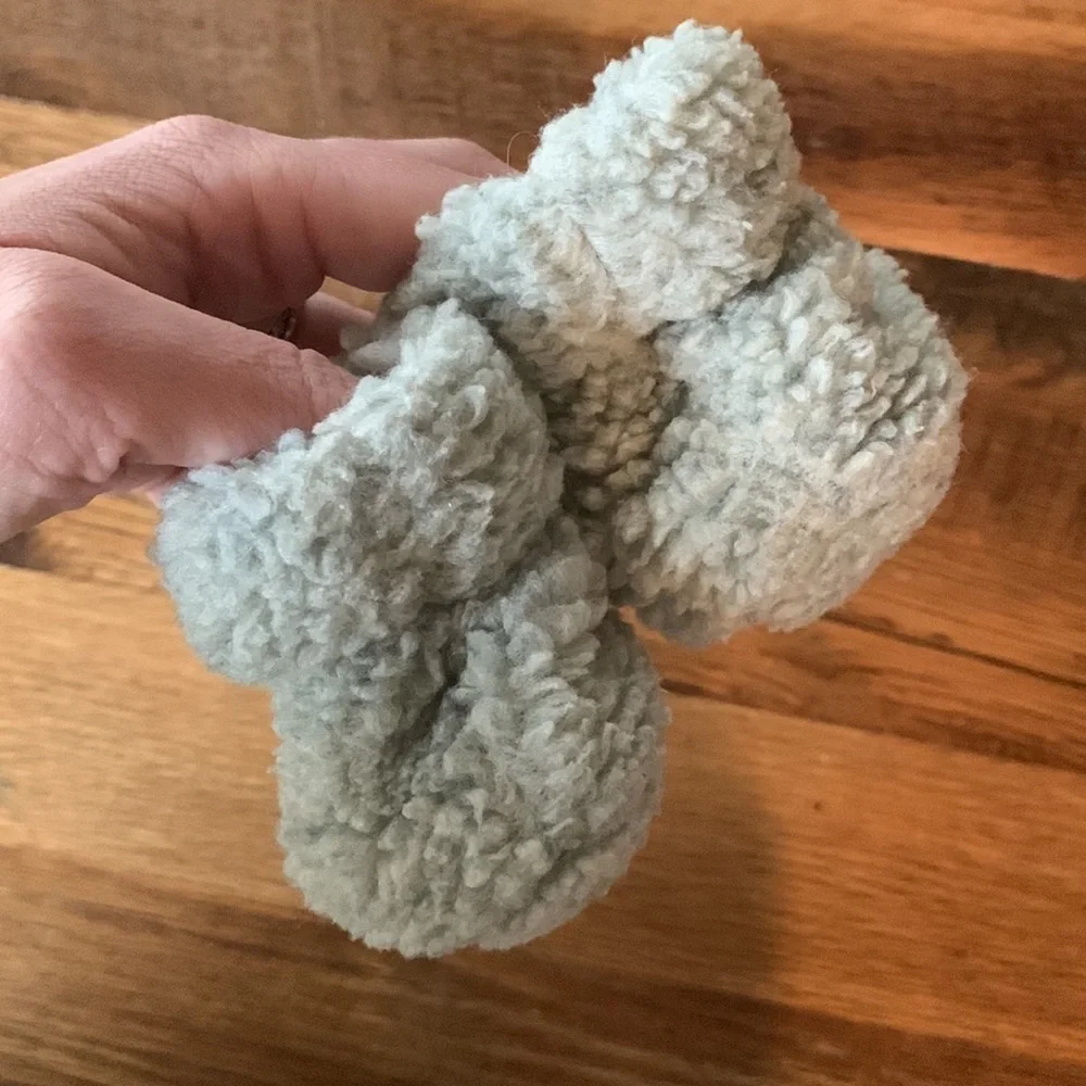Gap baby grey claw slippers 0-3 month